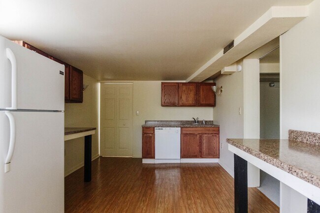 Building Photo - 1506 W White River Blvd