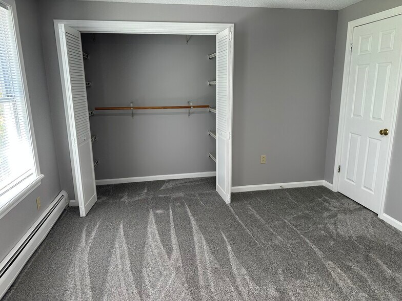 Building Photo - 142 Eden Ave
