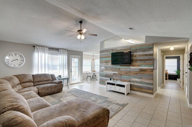 Building Photo - 8271 Branston Dr