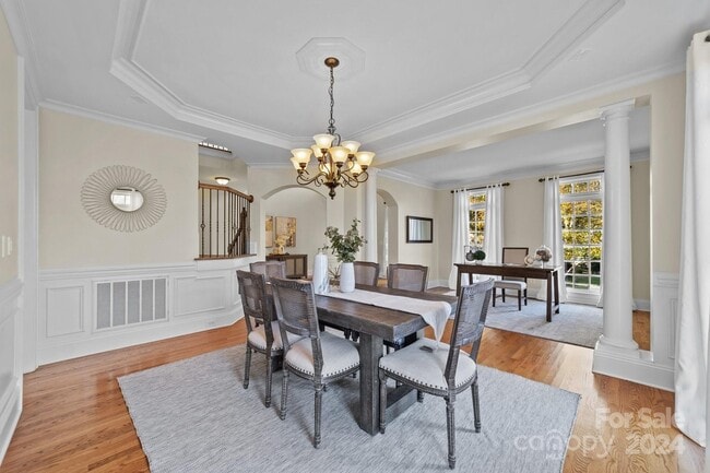 Building Photo - 9440 Wallace Pond Dr