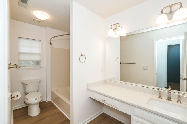 Building Photo - Stunning 3-bedroom, 2.5-bathroom home located in desirable Mt. Pleasant, SC