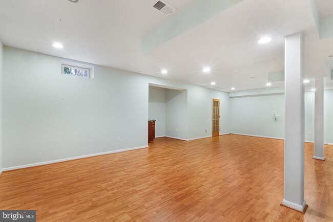 Building Photo - 32 Devonshire Dr