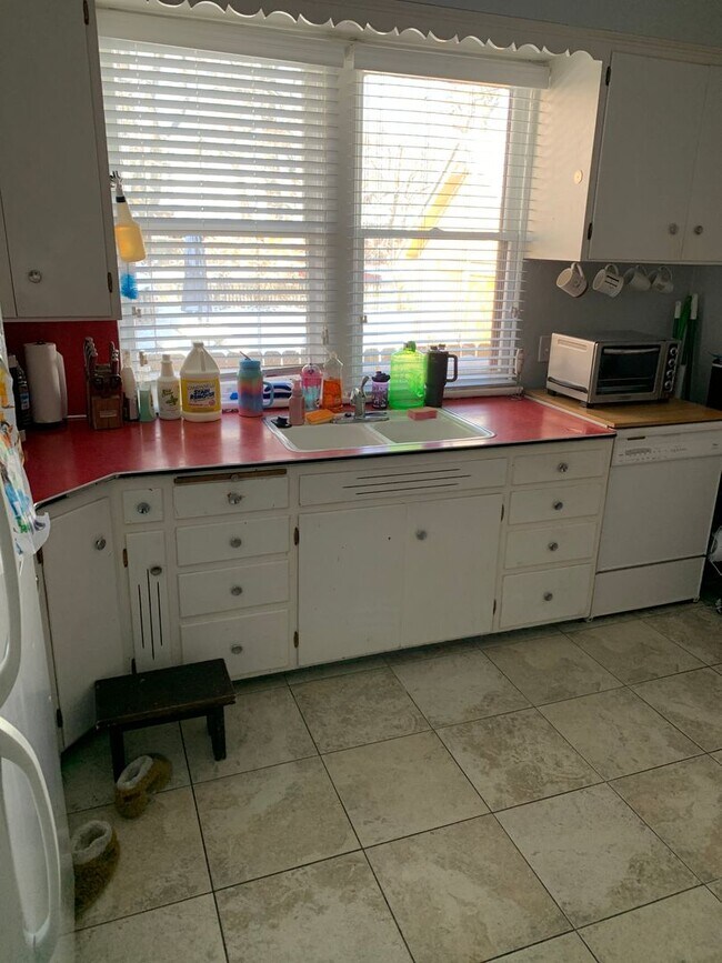 Building Photo - Beautiful 2 Bedroom Home Near BYU