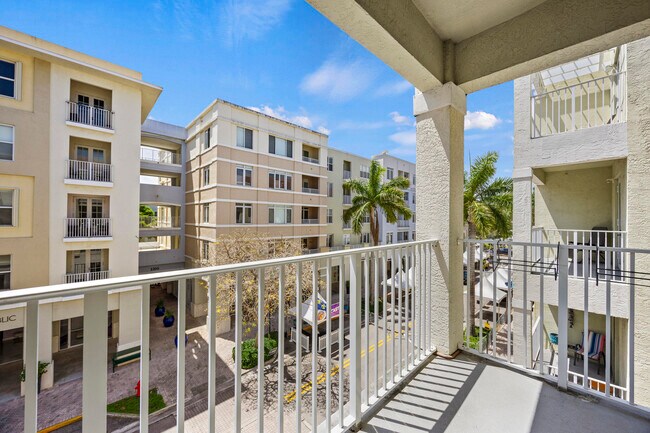 Building Photo - 1203 Town Center Dr