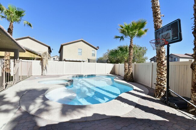Building Photo - Spacious 4Bed/2Bath/2Car Home located in North Las Vegas w/ Pool!