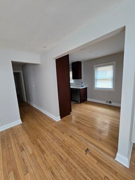 Building Photo - 900 Dunlop Ave