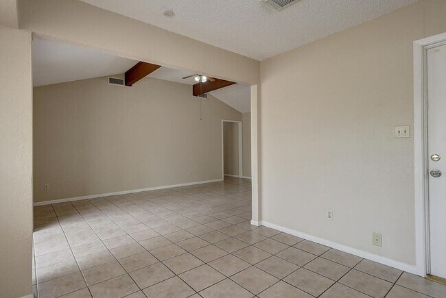 Building Photo - 5225 Bonham St