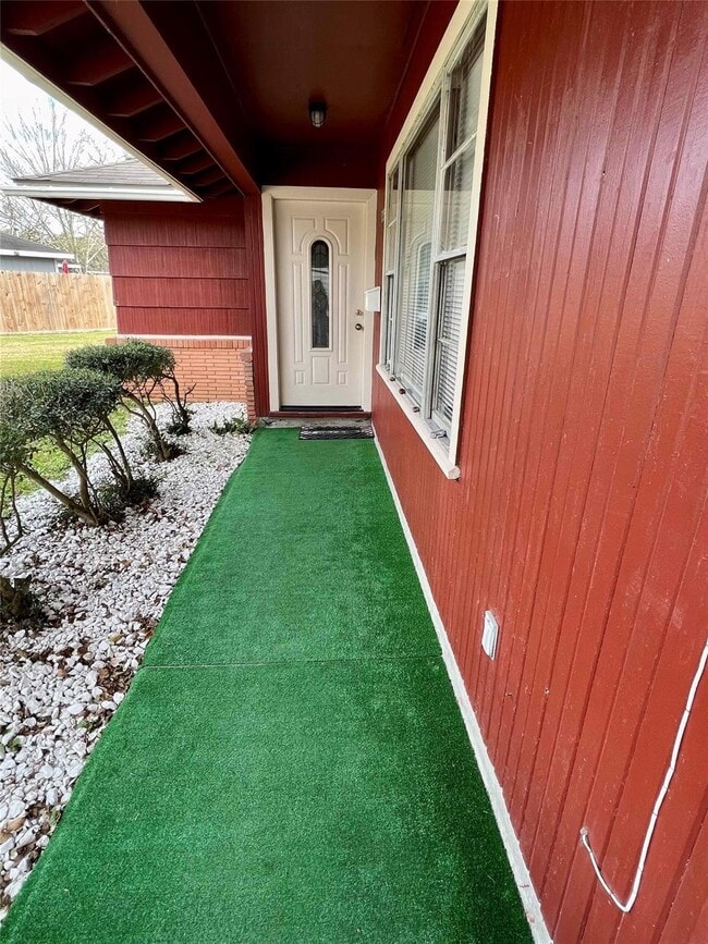 Building Photo - 1735 S Park