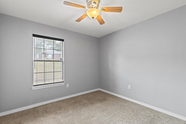 Building Photo - 380 Riverchase Blvd