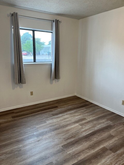 Building Photo - 10008 Bellevue Ct NW