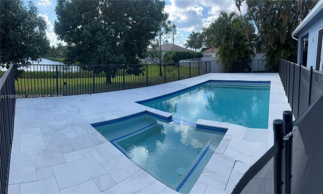 Building Photo - 10664 Paso Fino Dr