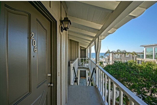 Building Photo - Remodeled & Incredibly Charming, 1BR1BA No...
