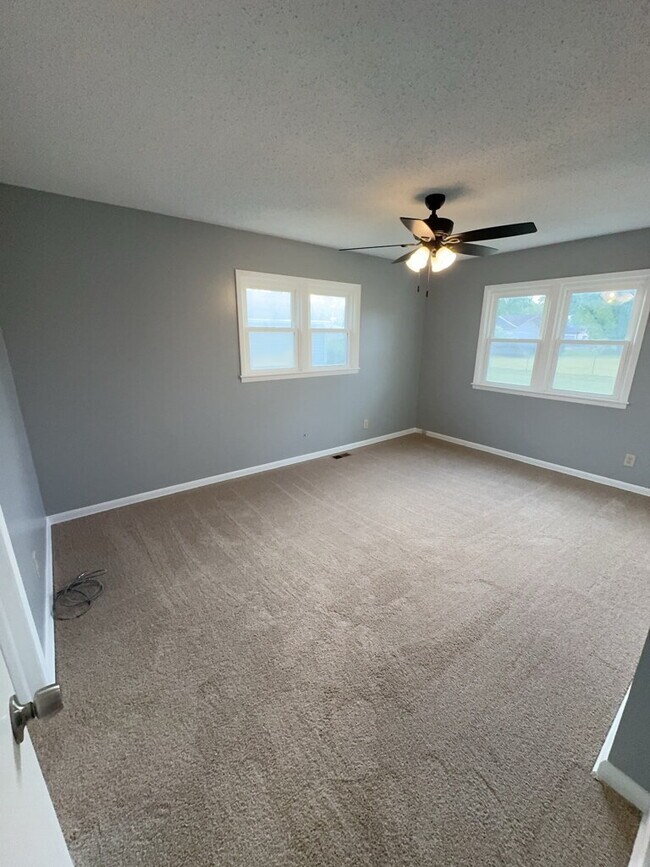 Building Photo - "Charming 3-Bedroom Home with 2 Full Baths and 1580 Sq Ft of Living Space in Wichita!"