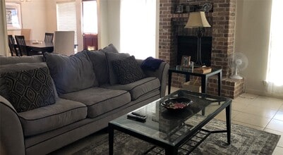 Building Photo - 8715 Lawncliff Ln