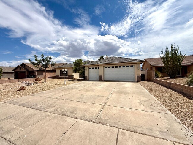 Building Photo - 2116 Roy Rogers Way