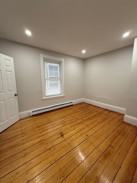 Building Photo - 22 Howell St