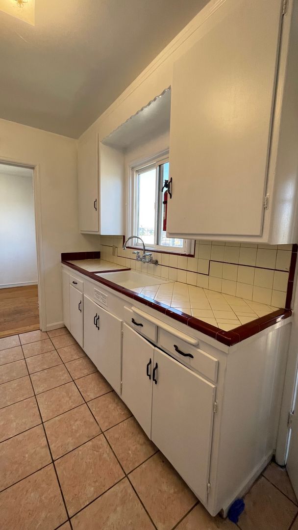 Building Photo - 1910-1910 42nd Ave