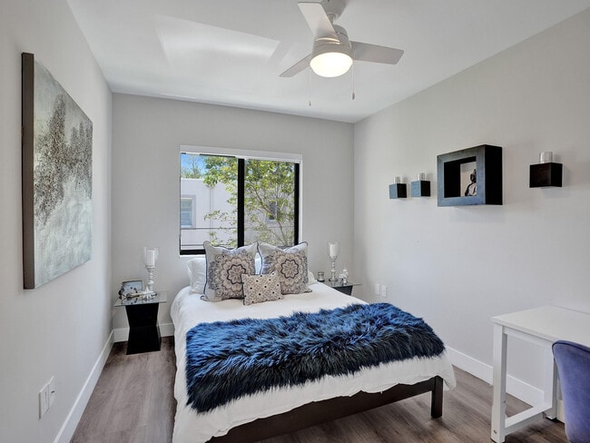 Building Photo - 1604 SW 4th Ave