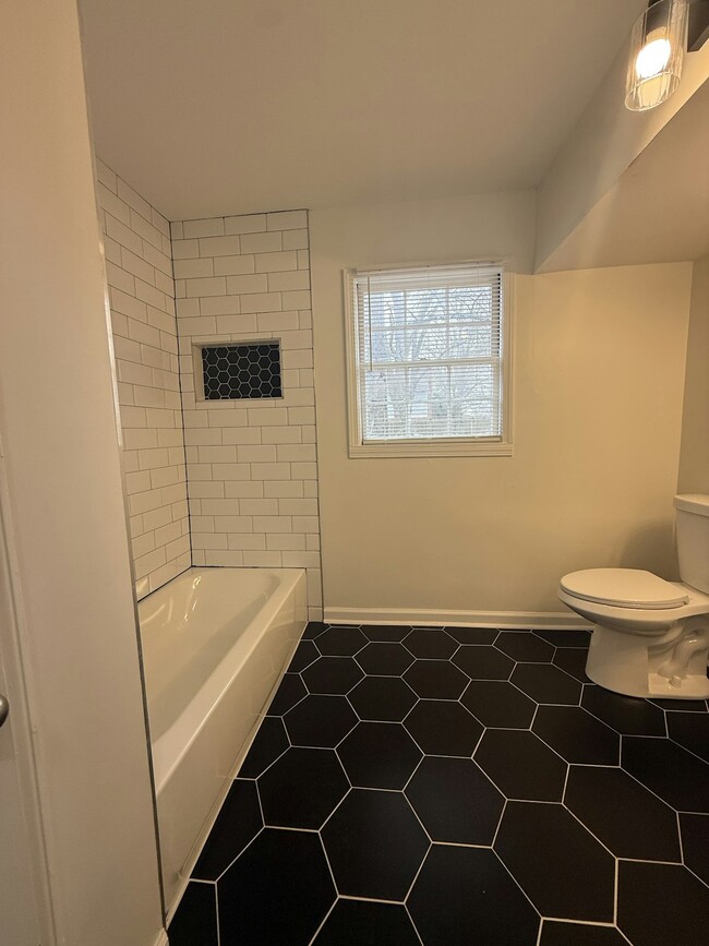 Building Photo - 5512 Cottonwood Rd