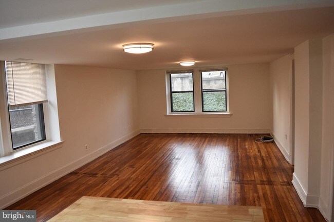 Building Photo - 900 Valley Rd