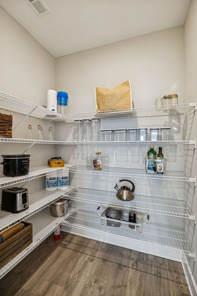 Building Photo - Stunning Craftsman-Style Rental Home with Flexible Living Space & Luxury Upgrades!