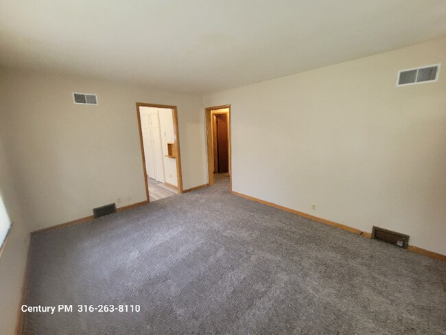 Building Photo - 244 N Fern St