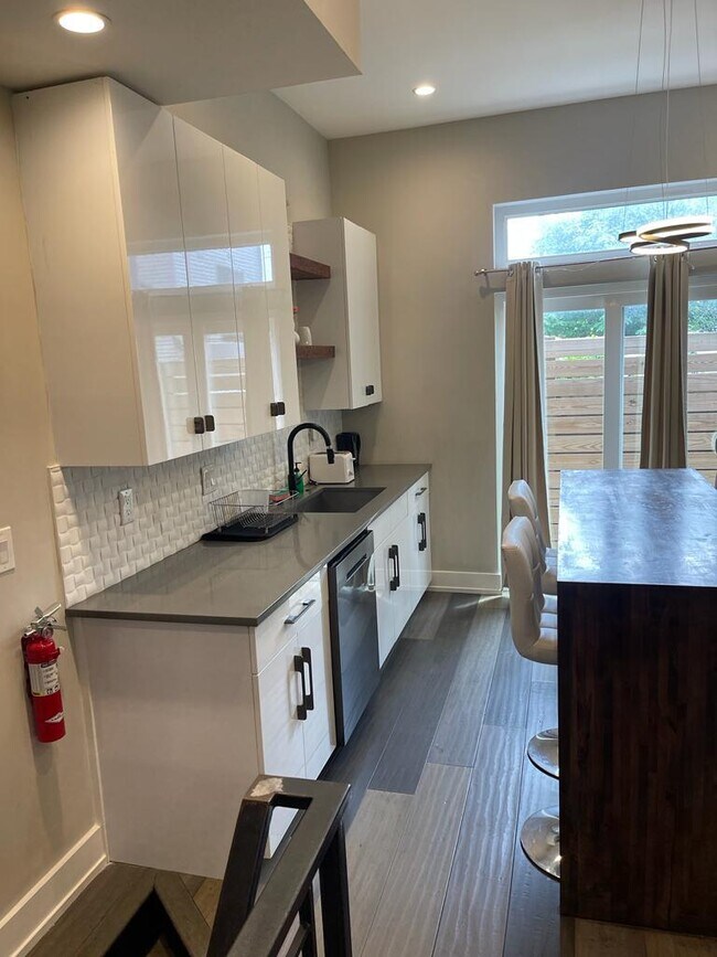 Building Photo - 1209 S 26th St