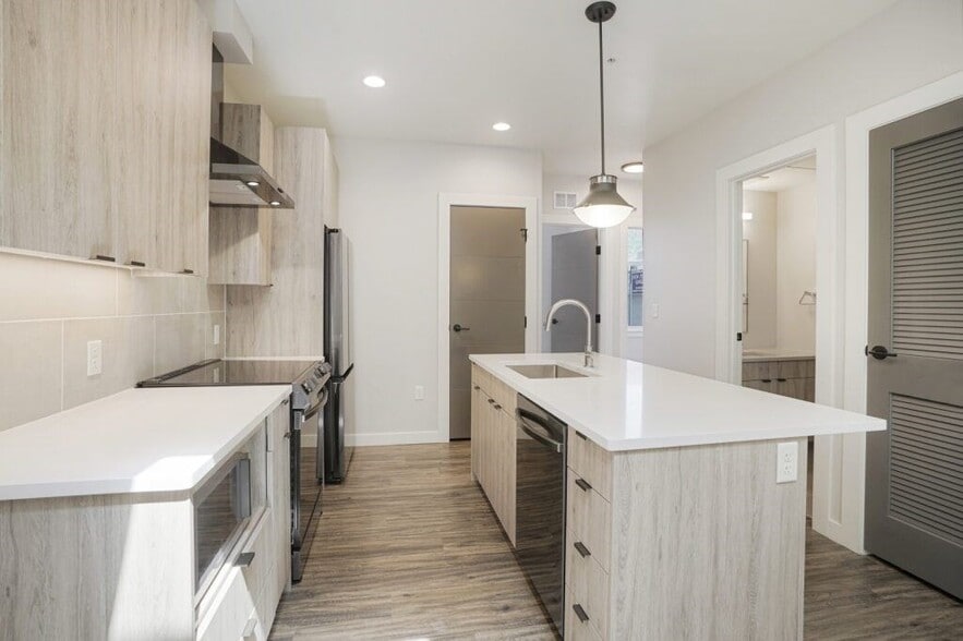 Primary Photo - The Avenue Lofts Golden