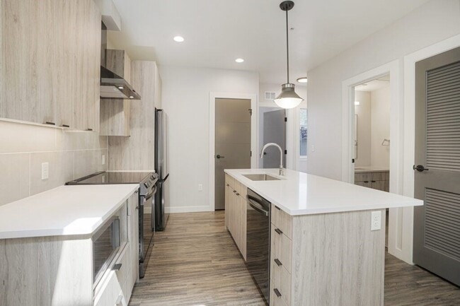 Building Photo - The Avenue Lofts
