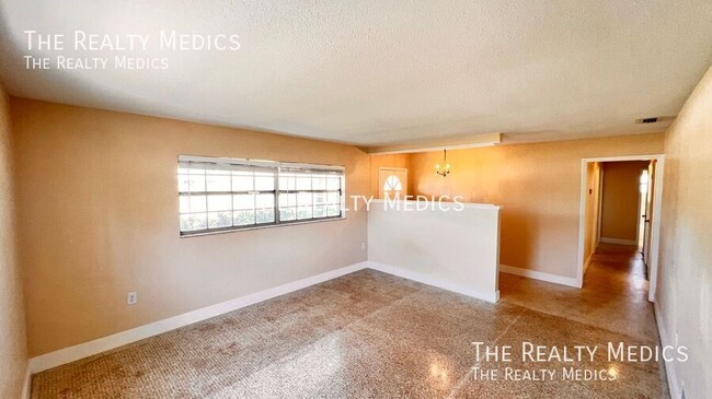 Building Photo - 4709 Redfern Dr