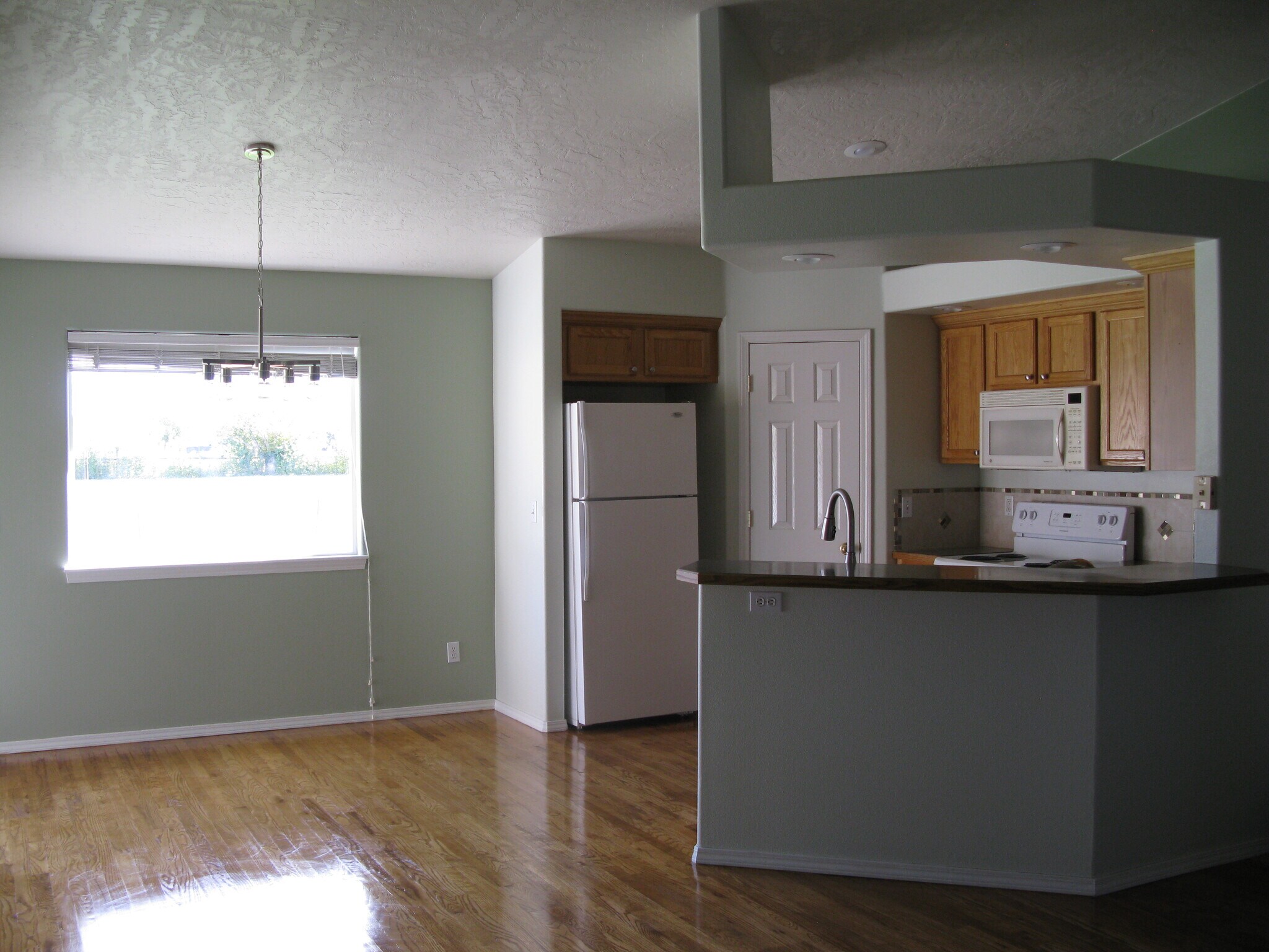 Building Photo - 2020 E Laguna Ave