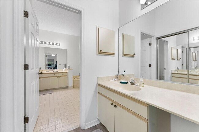 Building Photo - 1714 Starling Dr