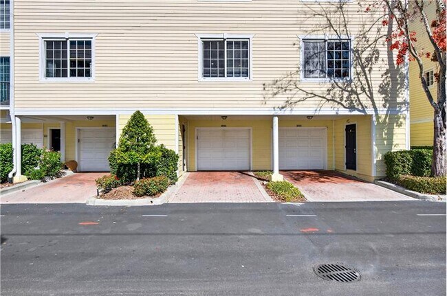 Building Photo - 9739 Meadow Field Cir