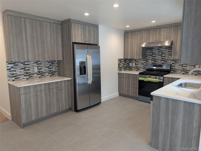 Building Photo - 62 Forest Row