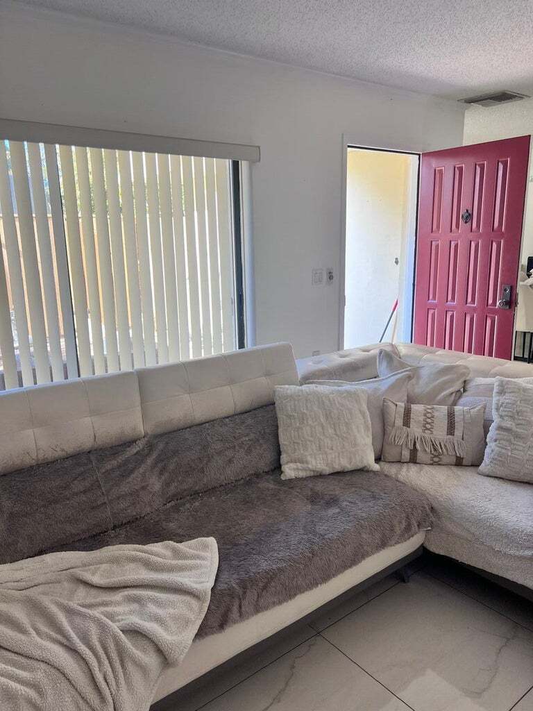 Building Photo - 1700 Embassy Dr