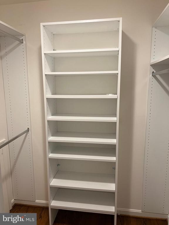 Building Photo - 10101 Alsace Ct