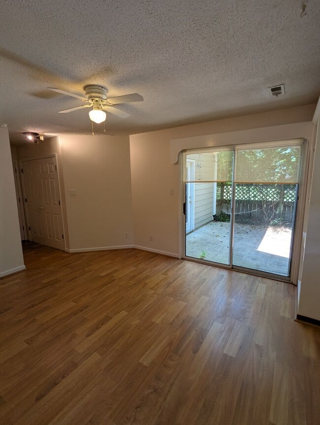 Building Photo - Beautiful townhouse with lakeside views, convenient to Chapel Hill and Durham!