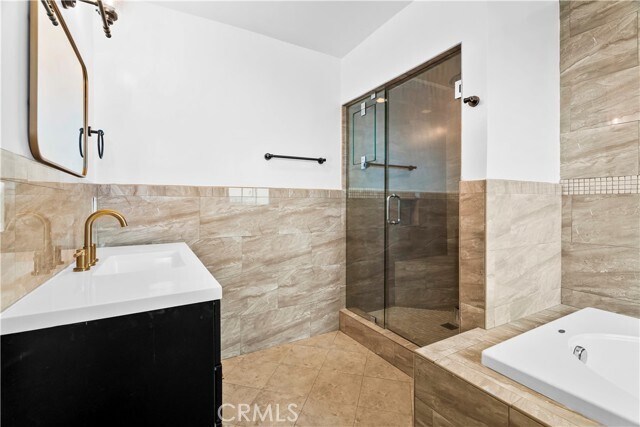 Building Photo - 8440 Gloria Ave