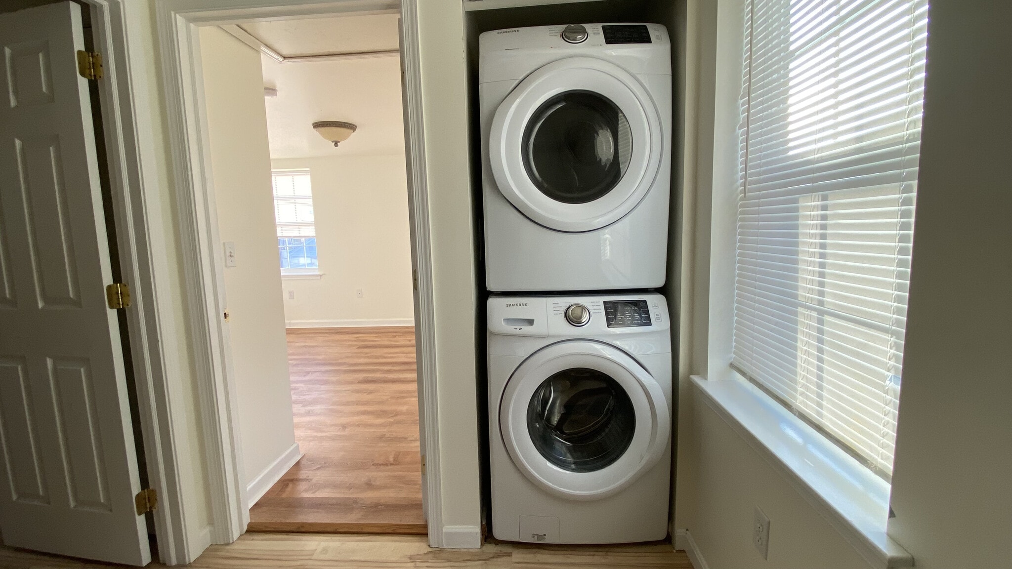 Building Photo - 1294 N Mountain Rd