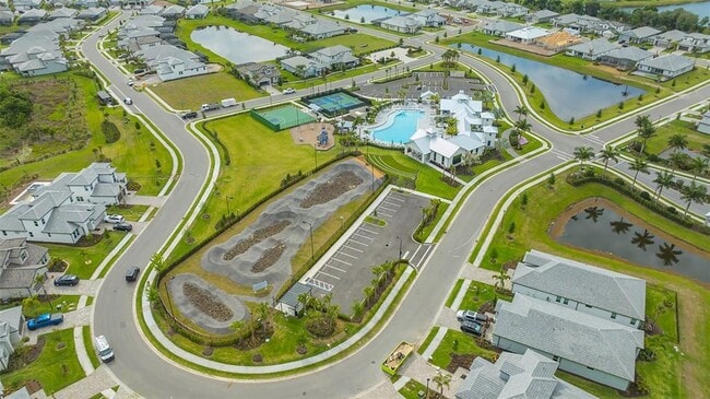 Building Photo - 16905 Sweetwater Village Dr