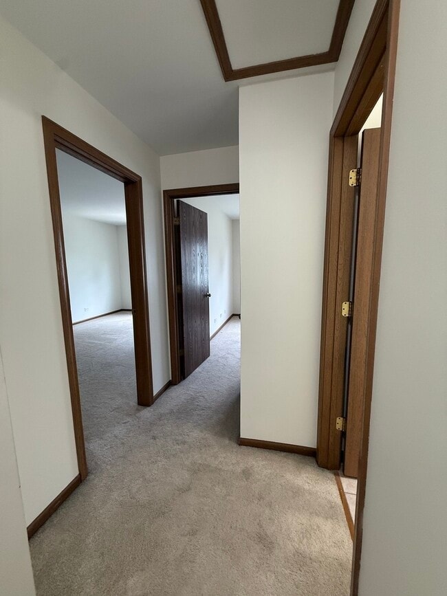 Building Photo - 121 Spuhler Dr