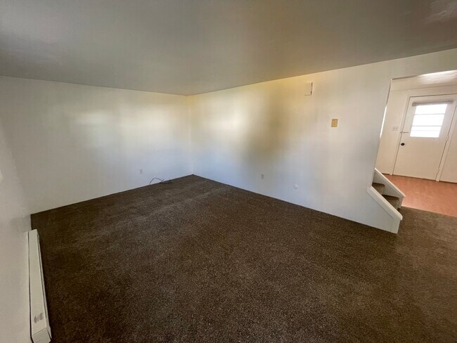 Building Photo - 305 Cherry St