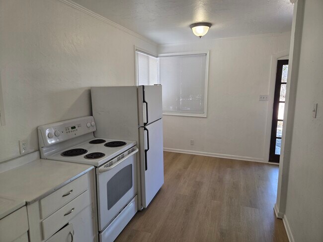 Building Photo - 643 E 300 S