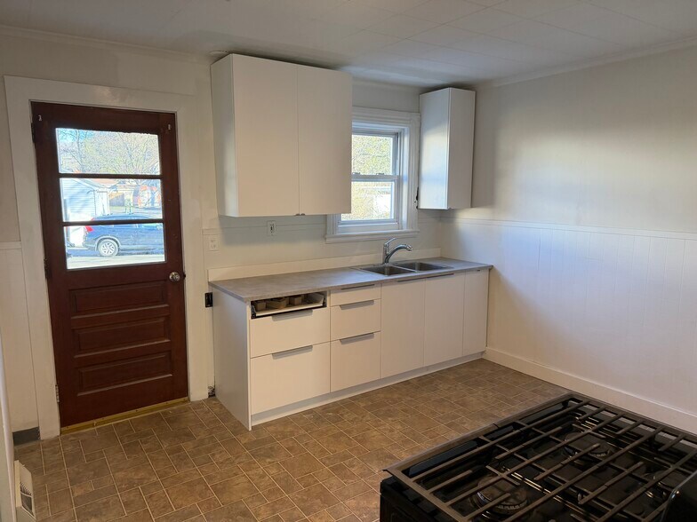 Kitchen - 15 Parsons St