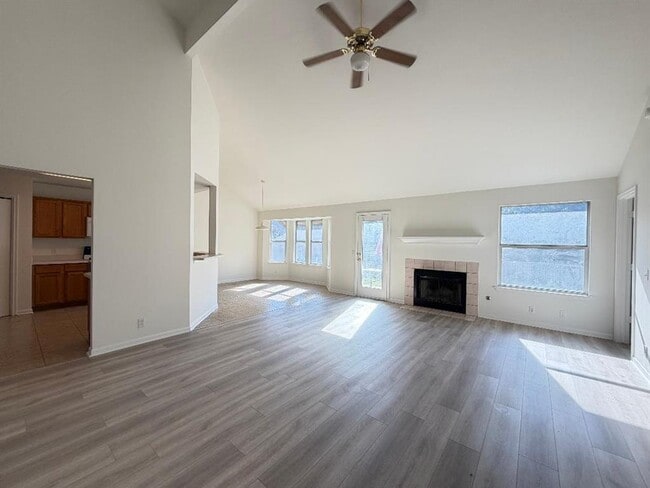 Building Photo - 1913 Overland Dr