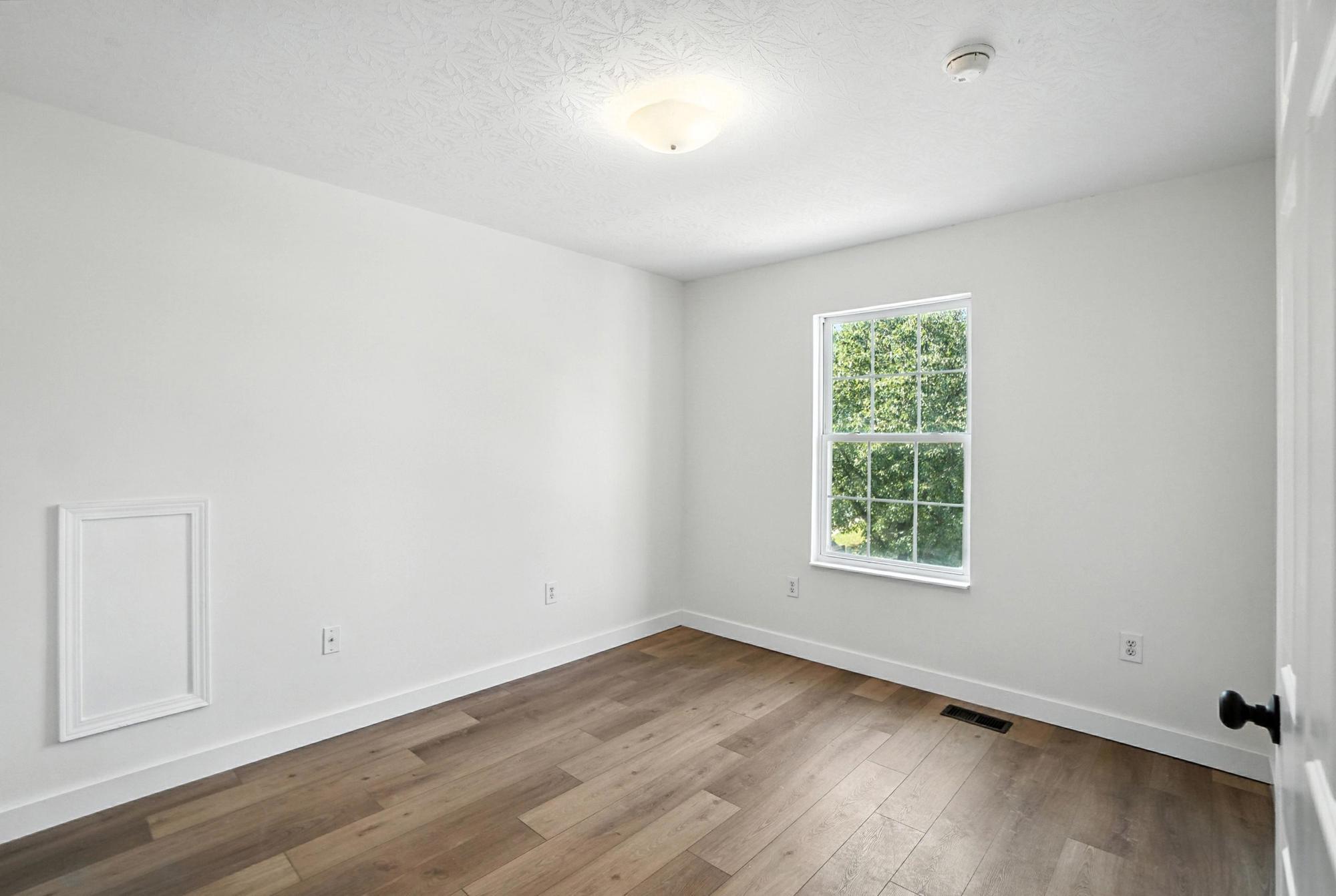 Building Photo - 2380 Oaktree Pl