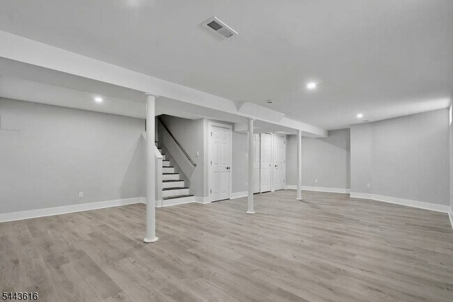 Building Photo - 323 Parry Rd