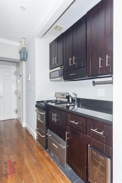 Building Photo - 250 Mott St