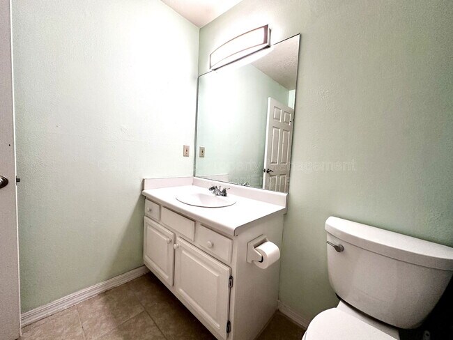 Building Photo - 1969 Summer Club Dr