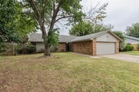 Building Photo - Welcome to this charming 3-bedroom, 2-bath...